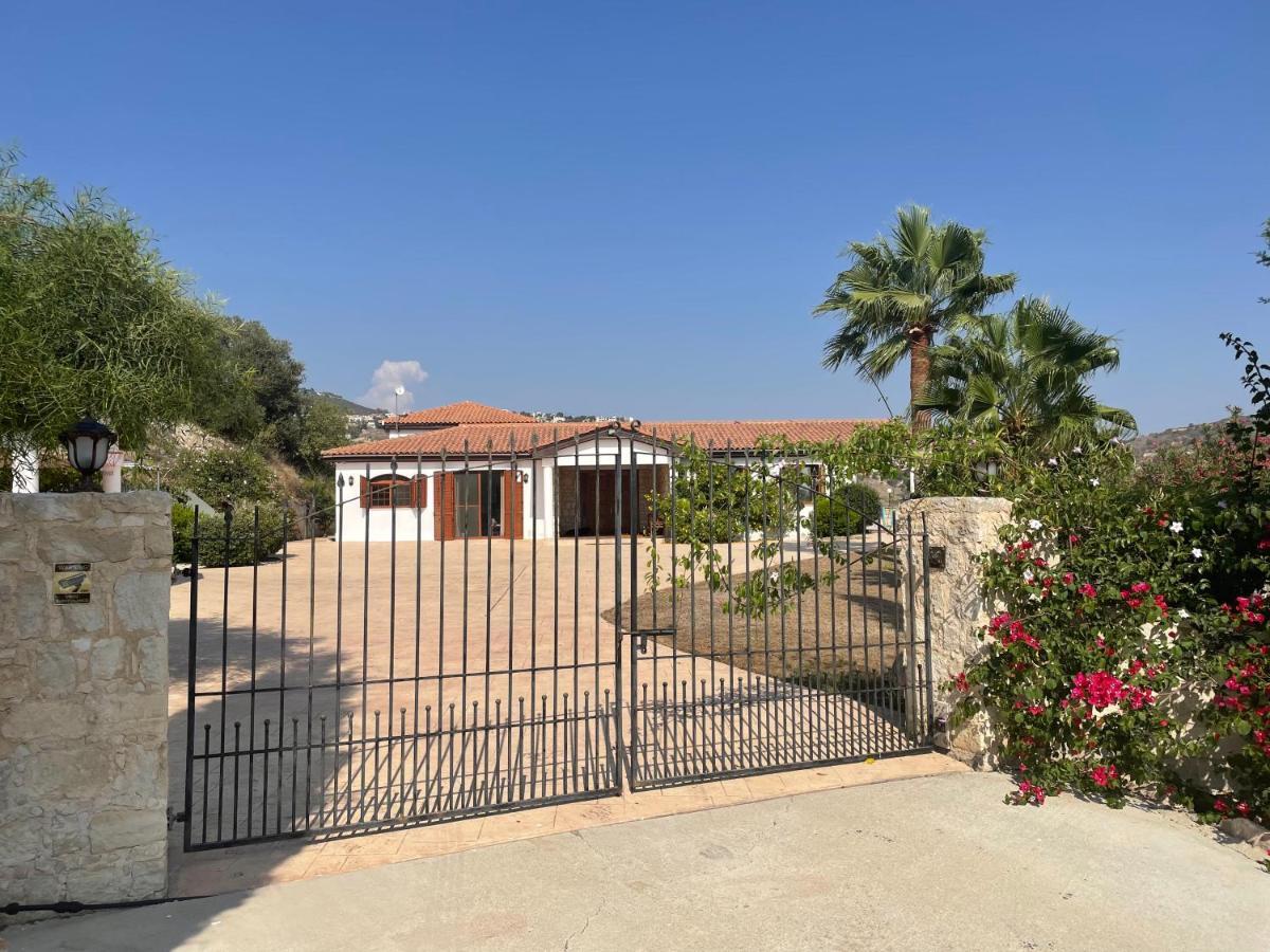 Beautiful Home Paphos ภายนอก รูปภาพ