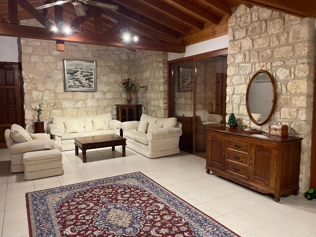 Beautiful Home Paphos ภายนอก รูปภาพ